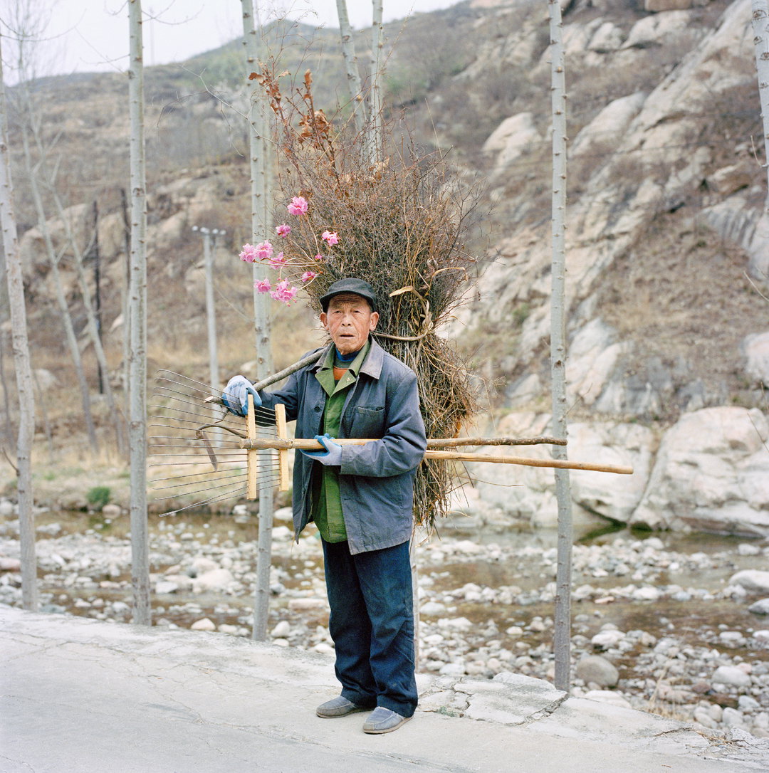 XiaoxiaoXu-Wateringmyhorse-Photography-itsnicethat.jpg