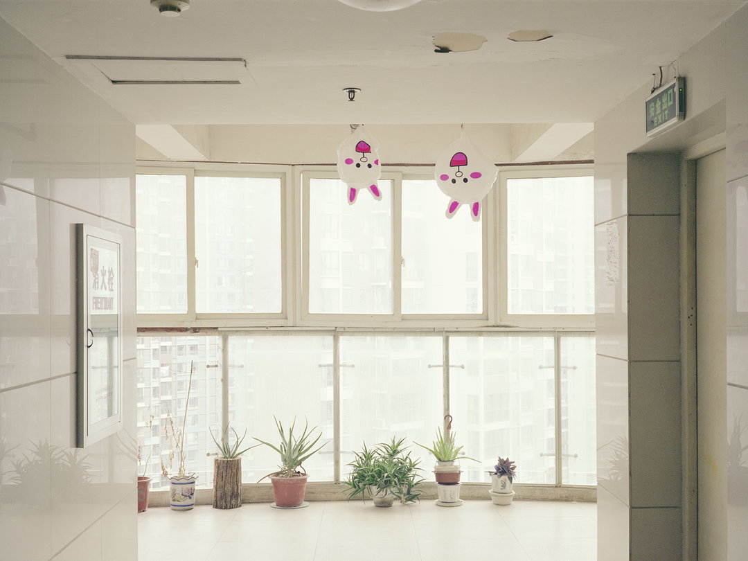 FergusCoyle-Balloons-Wuhan-Photography-itsnicethat.jpg