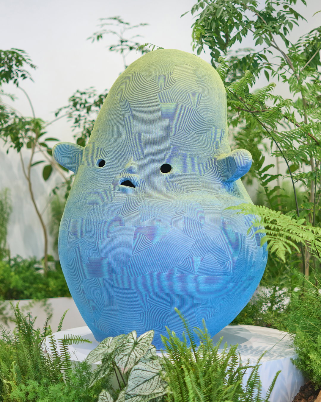 With bulbous bodies and bemused expressions, En Iwamura’s sculptures are the definition of endearing