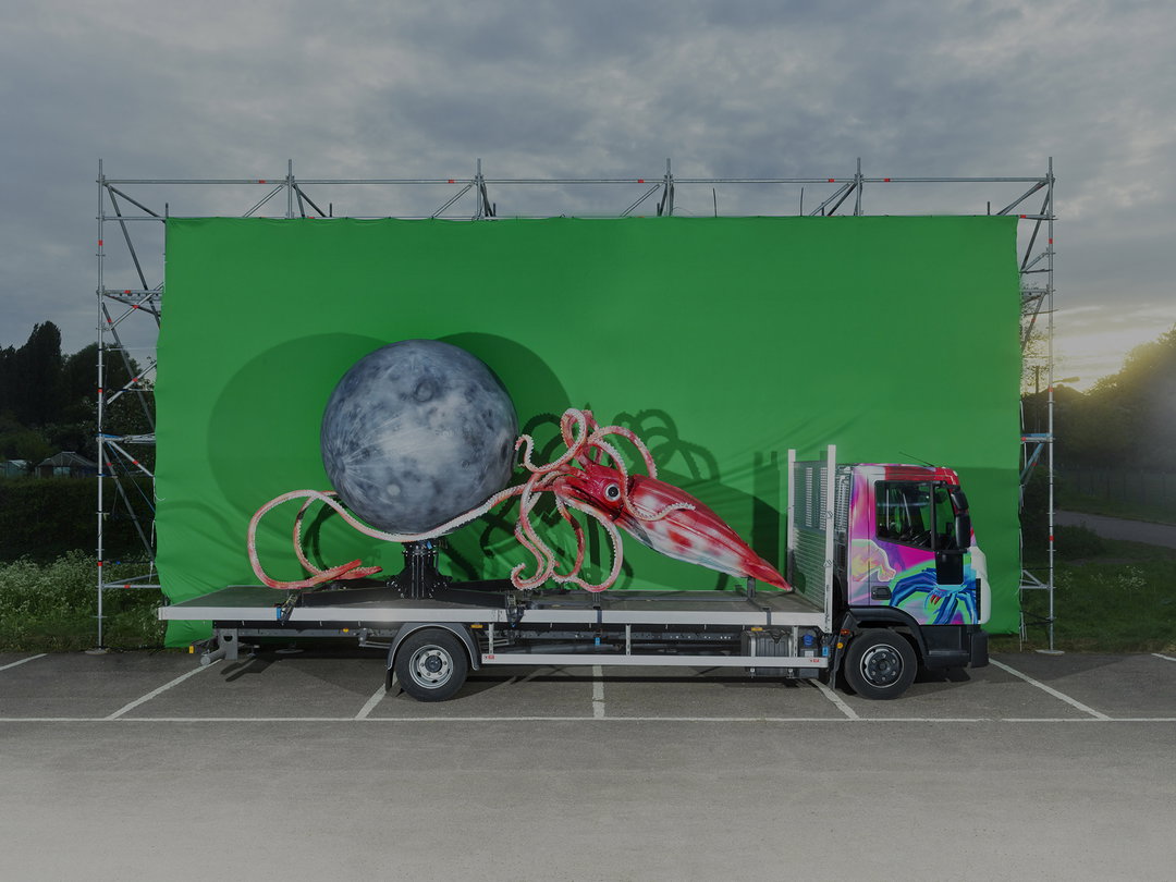 tour-de-moon-spon-con-itsnicethat16