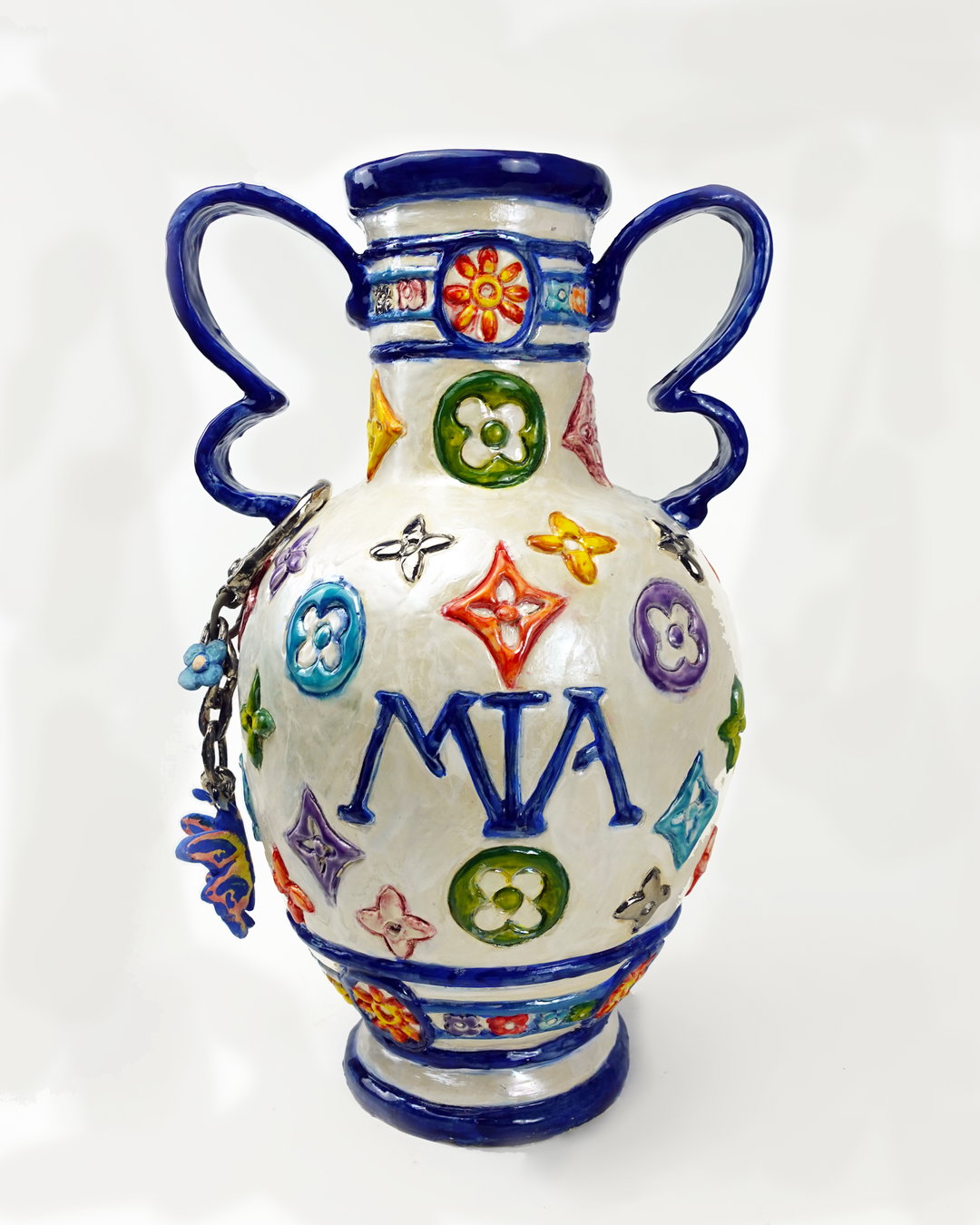 2winstudios-art-itsnicethatM.I.A VASE Saamantha Ferrer.jpg