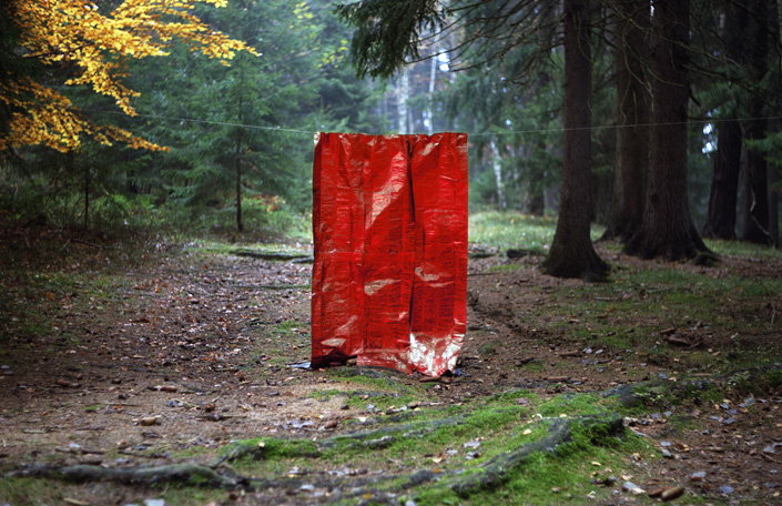 01_RedCurtain_705x456px.jpg
