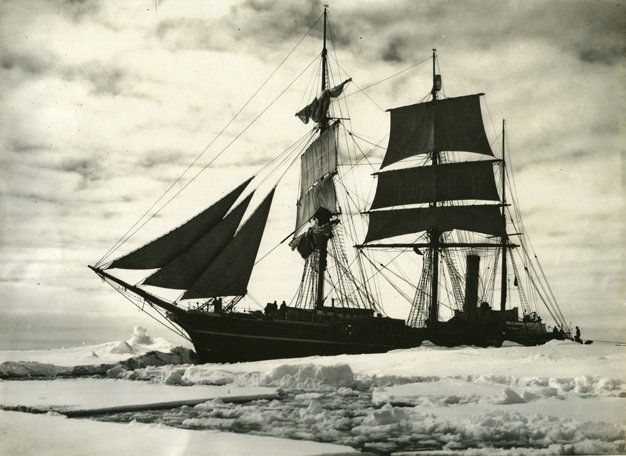 Terra-Nova-C-H-Ponting-photograph-Canterbury-Museum-NZ-19XX_2_432.jpg