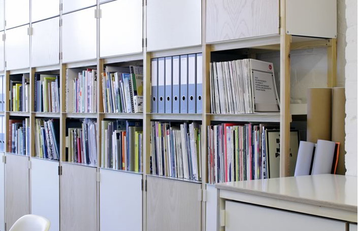 apfel-bookshelf.jpg