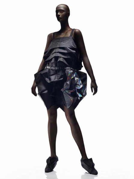 DM1325-ISSEY-MIYAKE-1.jpg
