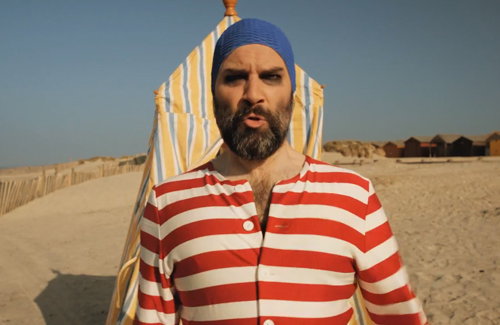 Garth Jennings tries to get rid of Adam Buxton in his excellent exploding music vid for Guitar Wolf