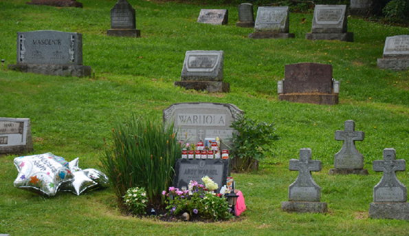 andy-warhol-grave-580.jpg