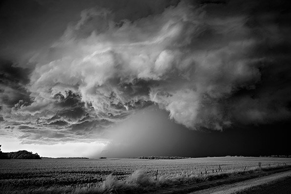 Dobrowner-Storm-over-Field_2.jpg