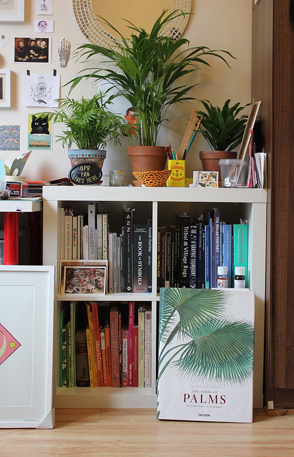 TEbookshelf.jpg