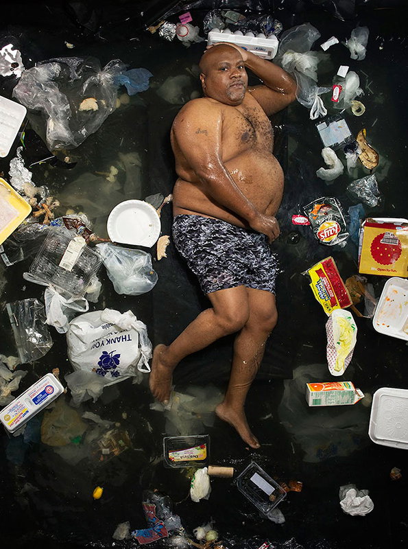 7-days-of-garbage-environmental-photography-gregg-segal-1.jpg