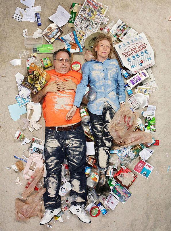 7-days-of-garbage-environmental-photography-gregg-segal-3.jpg