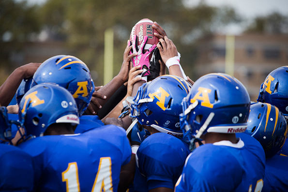 43_18-football-stephanie-noritz.png