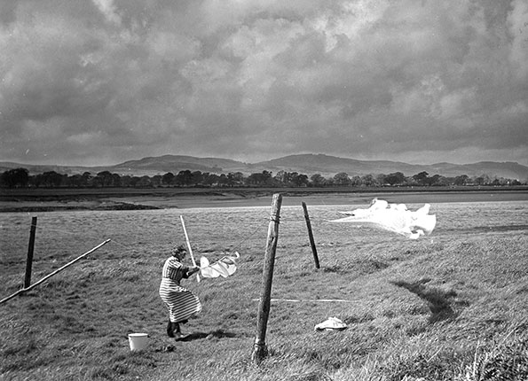 esClothes-line_-Glencaple_-Scotland_-1954-(c)-Edwin-Smith_-RIBA-Photographs-Collection.jpg