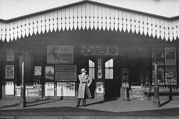 estopKentish-Town-station_-London-1936-(c)-Edwin-Smith_-RIBA-Library-Photographs-Collection.jpg