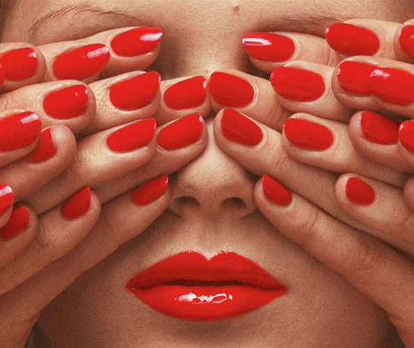 3.-Vogue-Paris_-May-1970-©-Guy-Bourdin.jpg