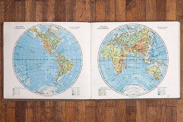 fonshickmann-booksheld-atlas-1-int.jpg