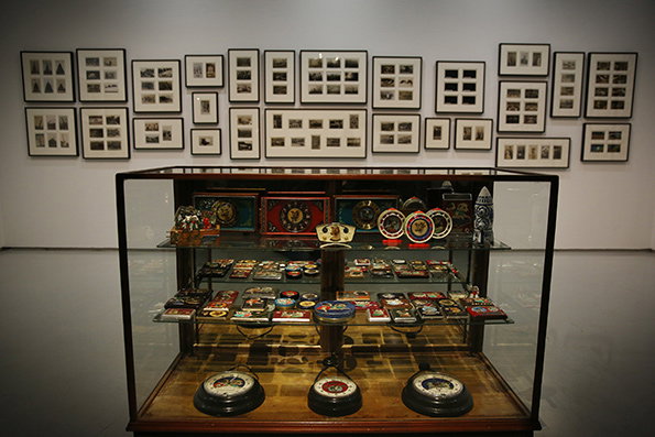 8-intMartin-Parr's-collections.-Magnificent-Obsessions_The-Artist-as-Collector_-Barbican-Art-Gallery.-©Peter-MacDiarmid_-Getty-Images.jpg