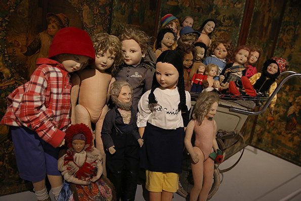 16-int-Peter-Blake's-dolls-collection.-Magnificent-Obsessions_The-Artist-as-Collector_-Barbican-Art-Gallery.-©Peter-MacDiarmid_-Getty-Images.jpg