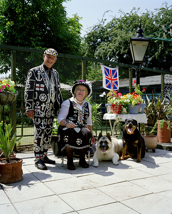will-robson-scott-dogs-int-14.png