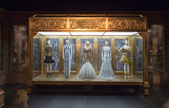 va-alexander-mcqueen-int-3.png