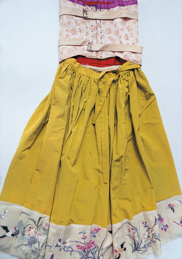 Frida-by Ishiuchi-_27_-2012-2015-(Yellow-Dress) .jpg