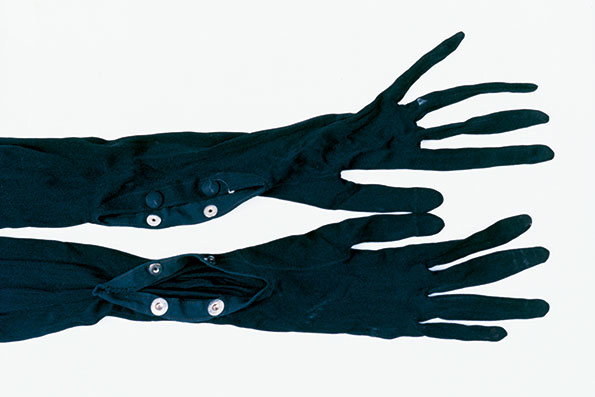 Frida-by Ishiuchi-_86_-2012-2015 (Gloves) int.jpg