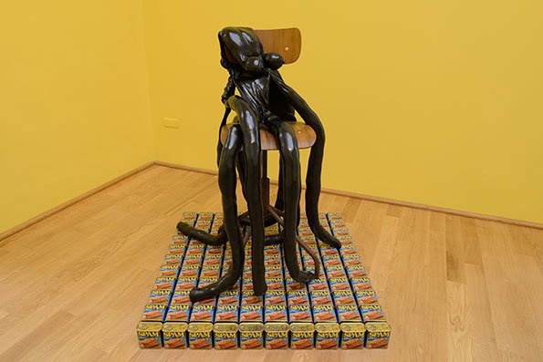 Sarah_Lucas_Octopus_Spam_Plinth.jpg