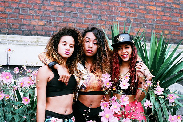 Francesca-Jane-Alllen-its-nice-that-pearls-negras-for-i-d.jpg