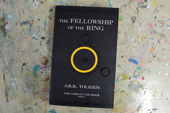 charlotte-mei-itsnicethat-bookshelf-LOTR.jpg