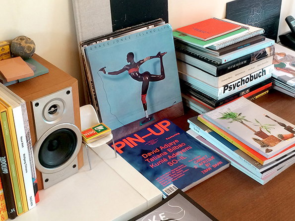 come-de-bouchony-bookshelf-itsnicethat-all-4.jpg