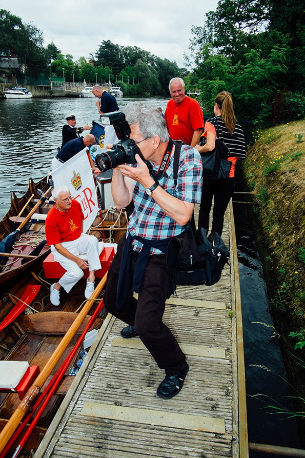 Conor-Beary-Swan-upping-its-nice-that6.jpg