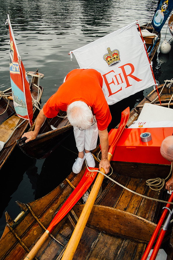 Conor-Beary-Swan-upping-its-nice-that7.jpg