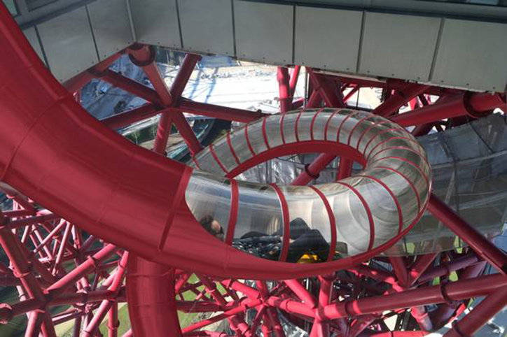 Anish-Kapoor-Orbit-helter-skelter-its-nice-that-.jpg