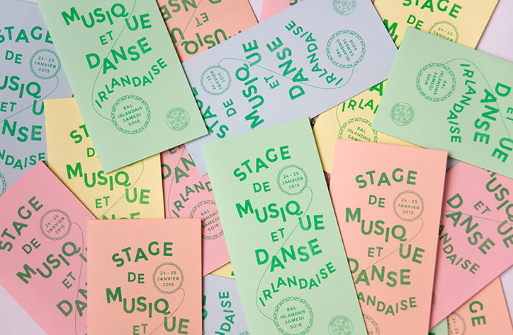 A collection of pale green, pink and yellow flyers scattered across a white surface. The bold green text reads “Stage de Musique et Danse Irlandaise”, with the dates “24–25 Janvier 2015”.
