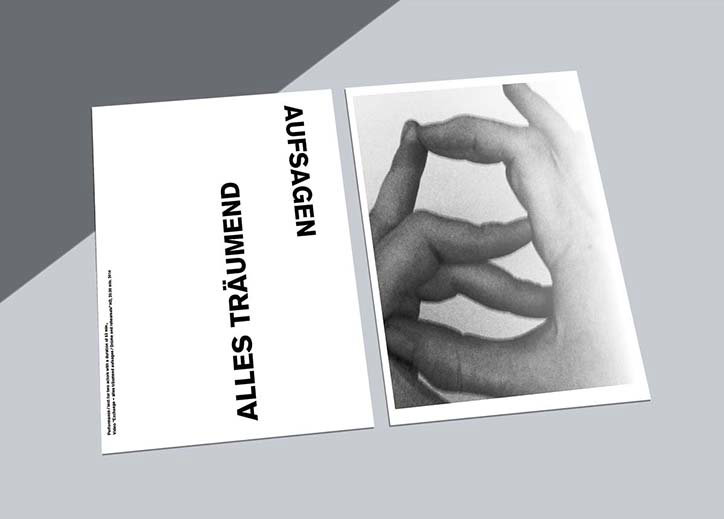 Two white cards lie side by side. One features a black and white photograph of a hand with fingers curled, while the other displays the bold text “AUFSAGEN” and “ALLES TRÄUMEND”.