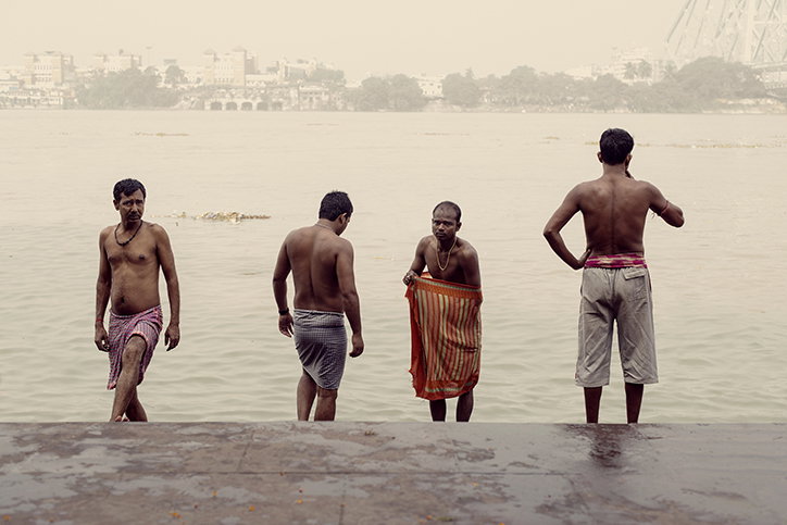 Jonny_Stewart_Ganges_Ghat_Its_Nice_That_10.jpg