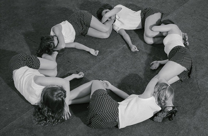 Photographer Amanda Jasnowski toys with faceless portraiture and the “therapeutic power of art”