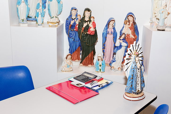 louis-de-belle_besides-faith_6962_INT_15.jpg