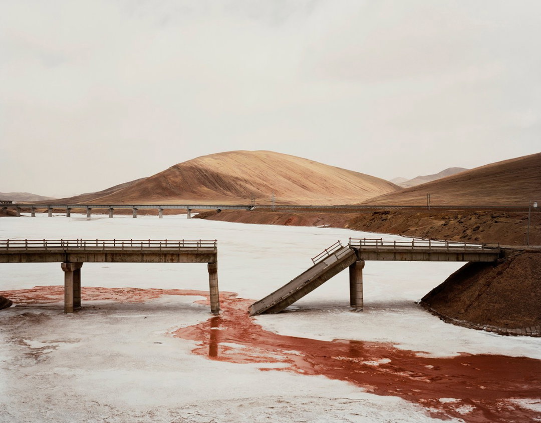 Yangtzee_Nadav_Kander_Its_Nice_That.jpg