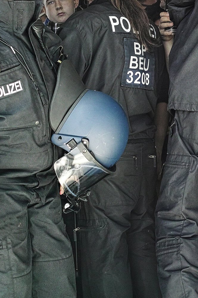 Satoshi_Fujiwara__Police__Cover-up__Demonstrations__Brutality_Photography_Police_Horse_Germany_Polizei_3.jpg