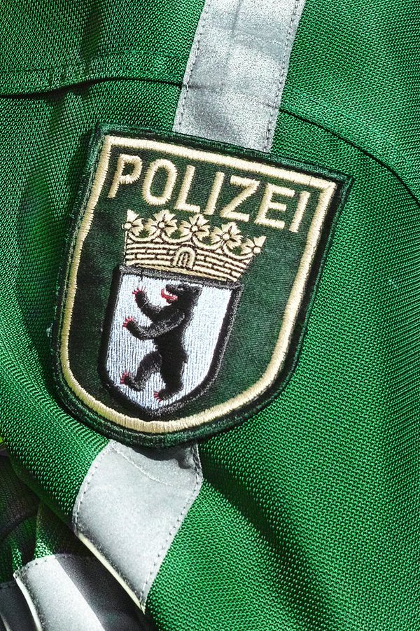 Satoshi_Fujiwara__R_Photography_Police_Protest_Riot_Germany_Polizei_3.jpg