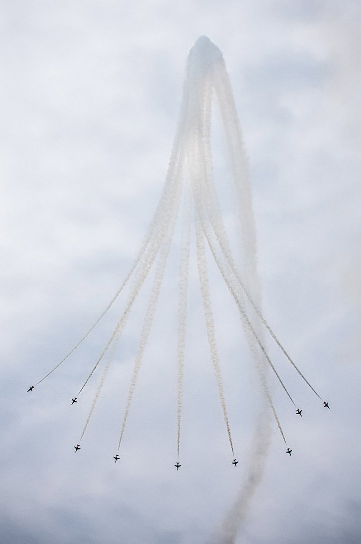 Ron_Gessel_Red_Arrows_Its_Nice_That_1.jpg