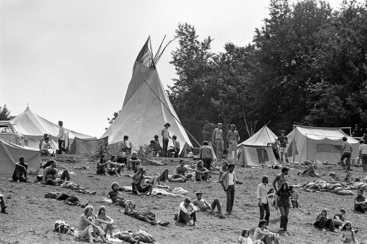 Baron_Wolman_Proud_Woodstock_1969_Crowd_BW_WS209.jpg