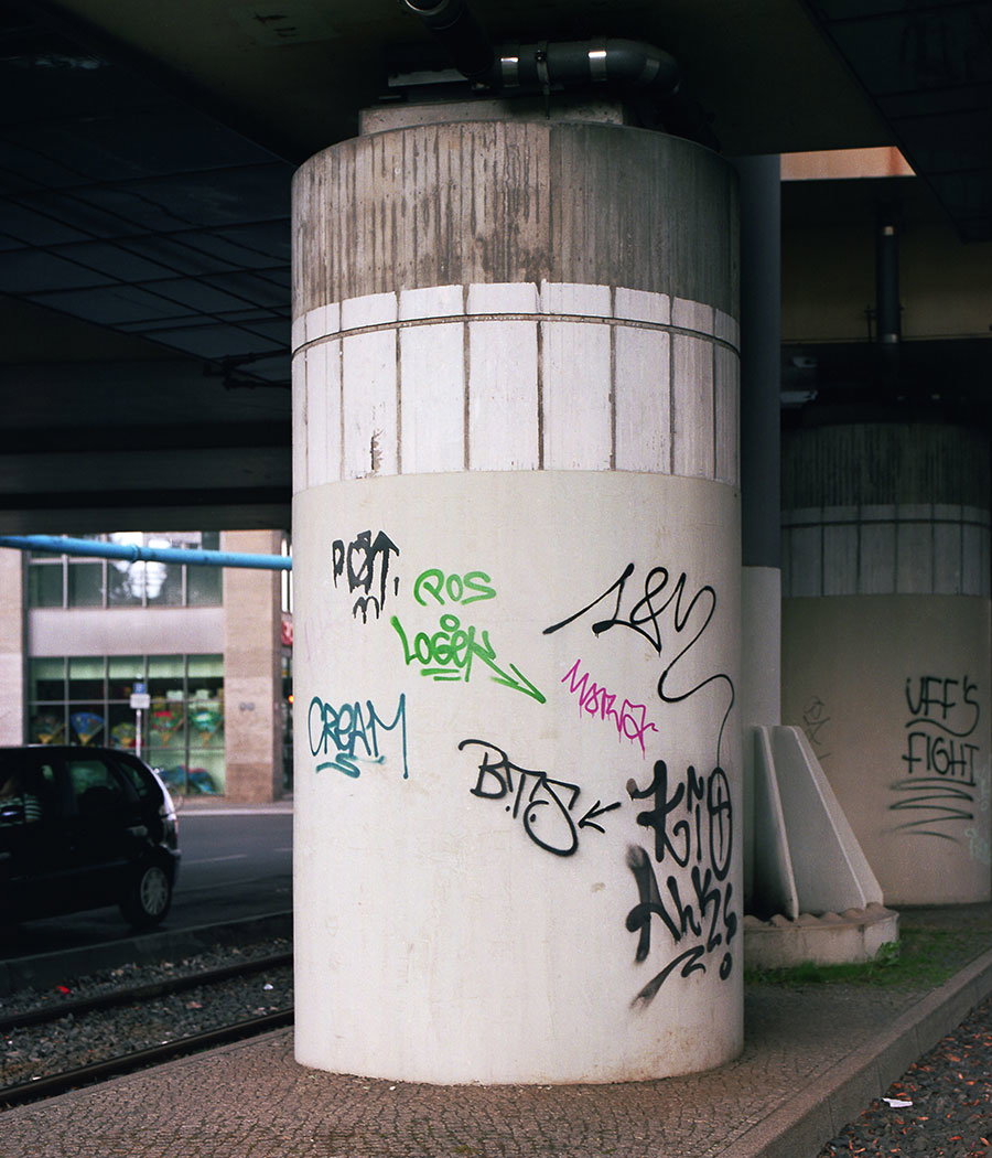 2010_TAGCLOUDS_GONTARDSTRASSE_KARLLIEBKNECHTSTRASSE_DOCUMENTATION_BERLIN_MATHIEUTREMBLIN_1008_753.jpg