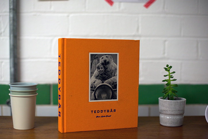 ustwo_bookshelf_teddybar_INT_1.jpg