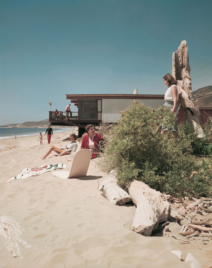 Julius_Shulman__Roberts_Residence_by_Weston__Byles___Rudolph__Malibu__California__1953preview_xl_shulman_mr2_07_0707241757_id_112303.jpg