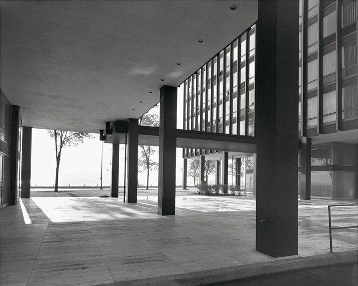 Julius_Shulman__Lake_Shore_Drive_Apartments_preview_xl_shulman_mr2_12_0707241757_id_112203.jpg