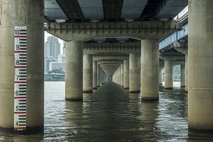 Manuel_Alvarez_Diestro_Seoul_Bridges_Its_Nice_That_4.jpg