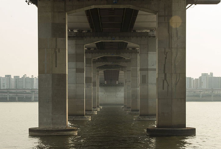 Manuel_Alvarez_Diestro_Seoul_Bridges_Its_Nice_That_14.jpg