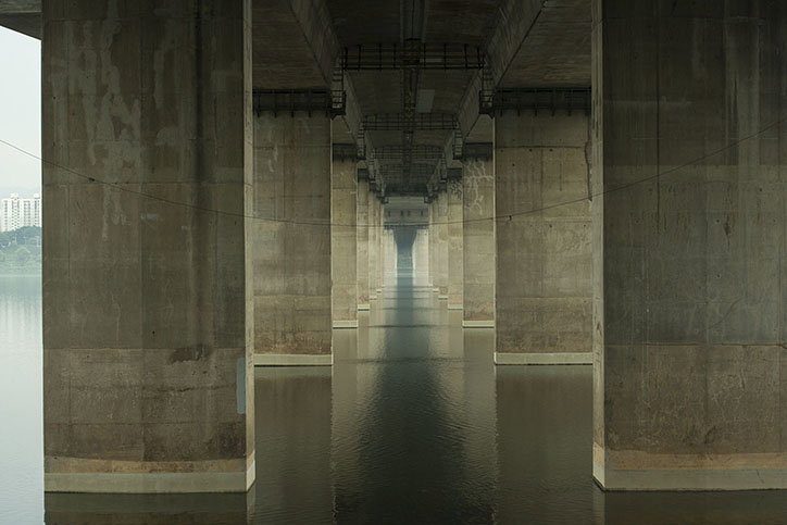 Manuel_Alvarez_Diestro_Seoul_Bridges_Its_Nice_That_12.jpg